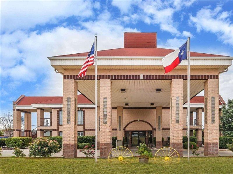 Days Inn By Wyndham Granbury Buitenkant foto