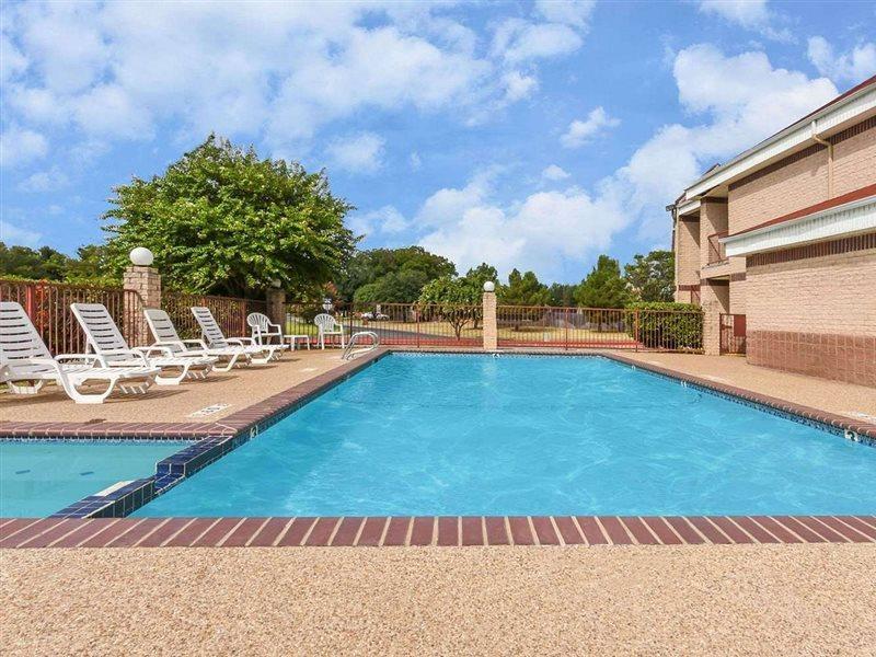 Days Inn By Wyndham Granbury Buitenkant foto