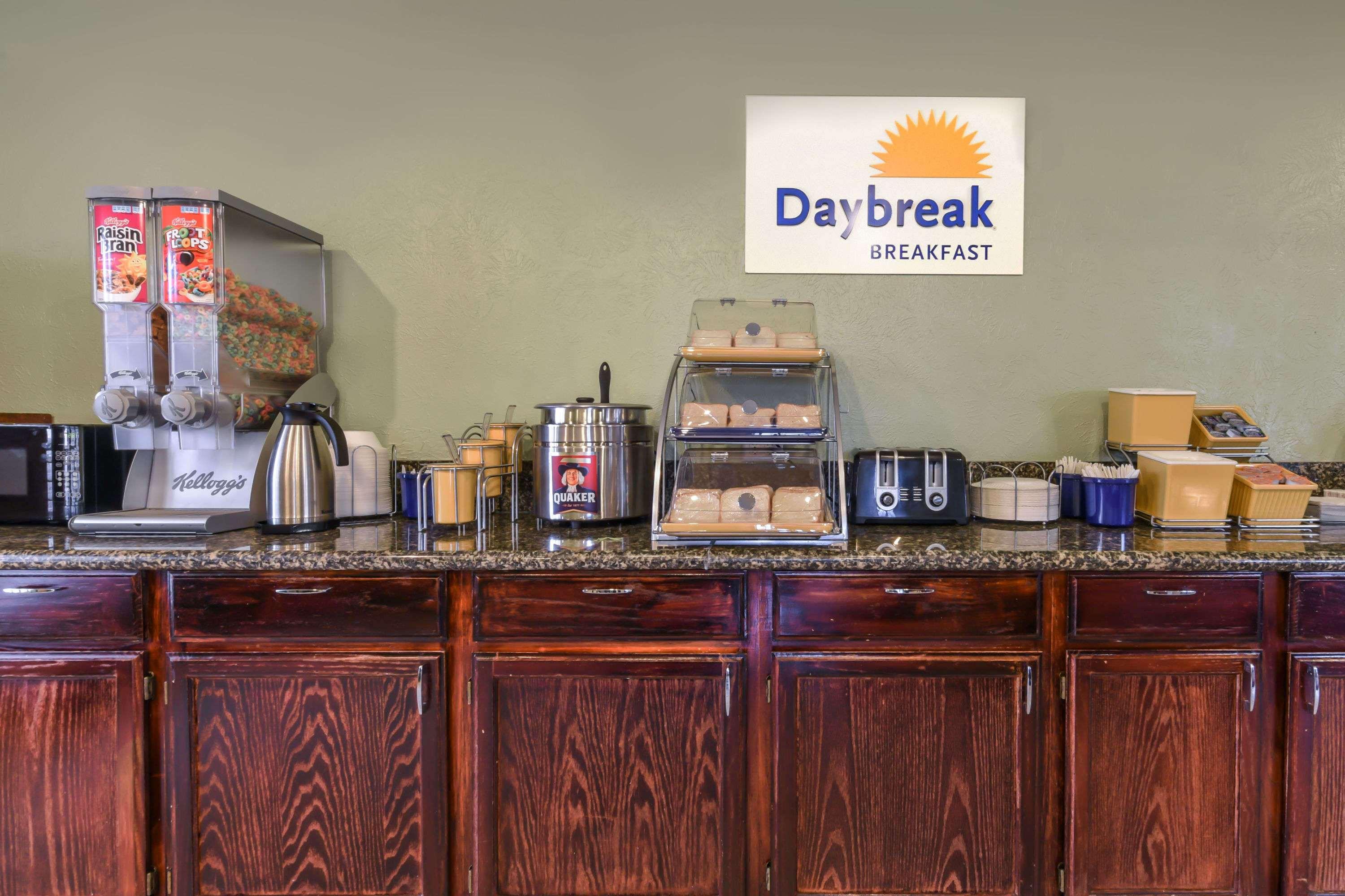 Days Inn By Wyndham Granbury Buitenkant foto