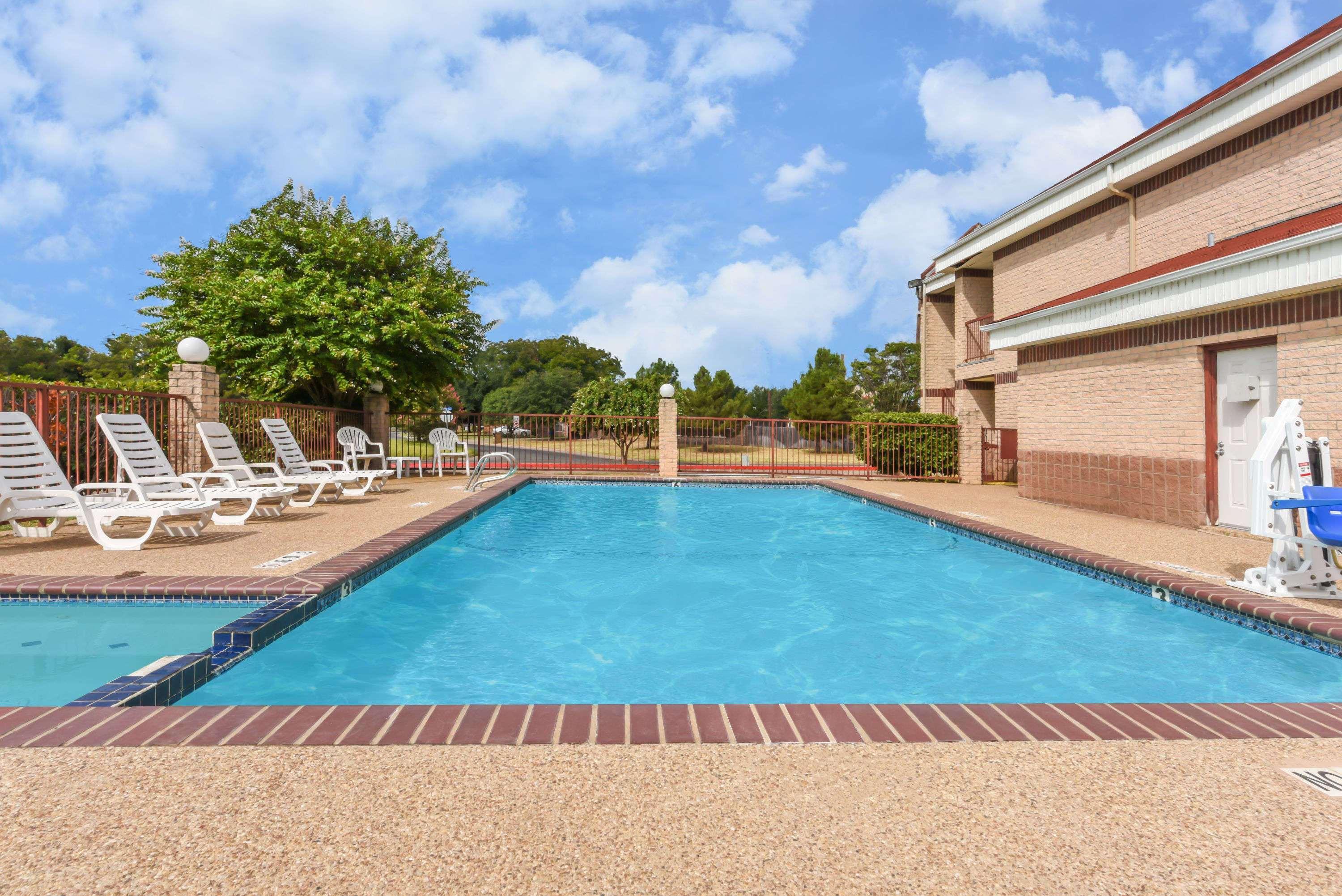 Days Inn By Wyndham Granbury Buitenkant foto