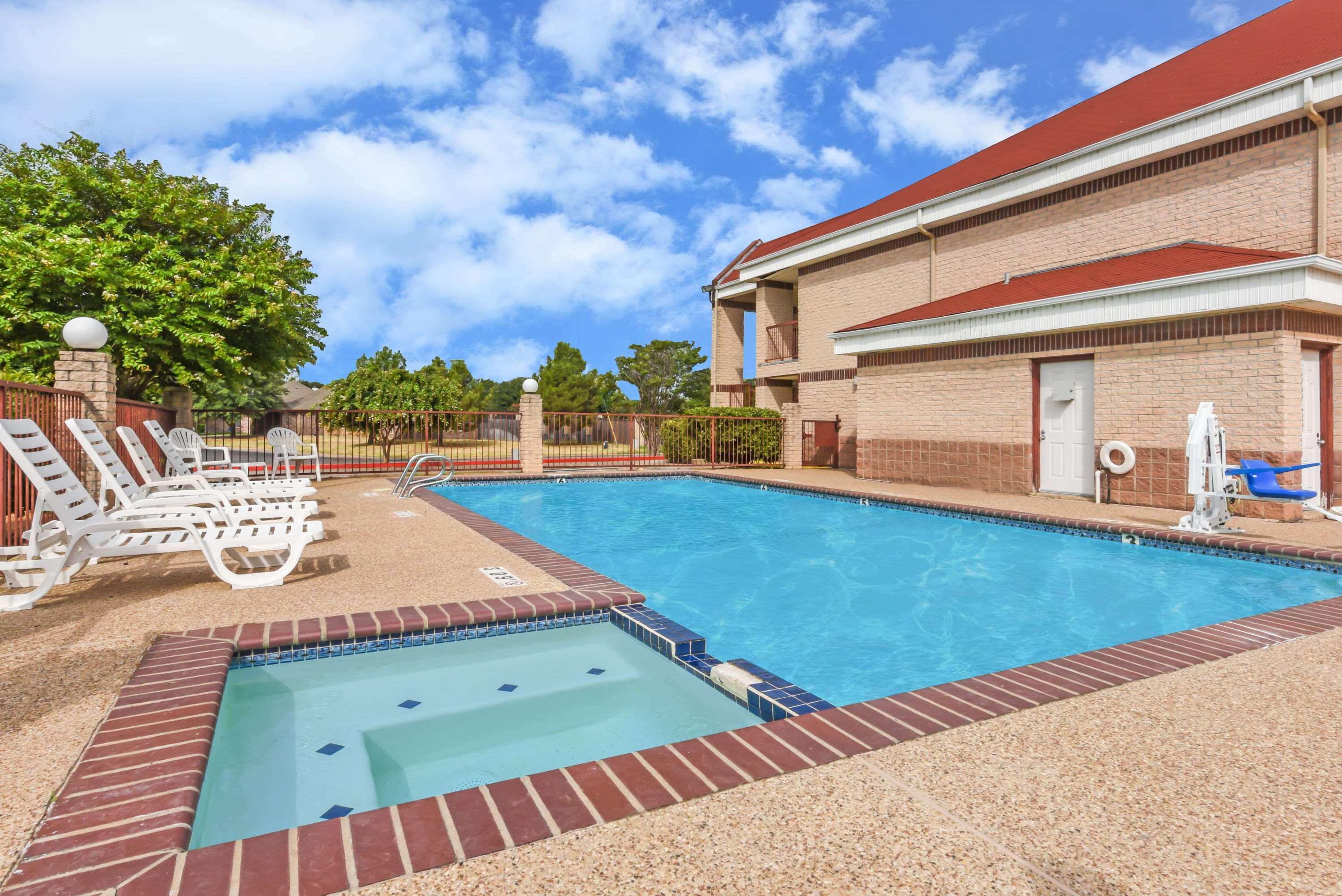 Days Inn By Wyndham Granbury Buitenkant foto