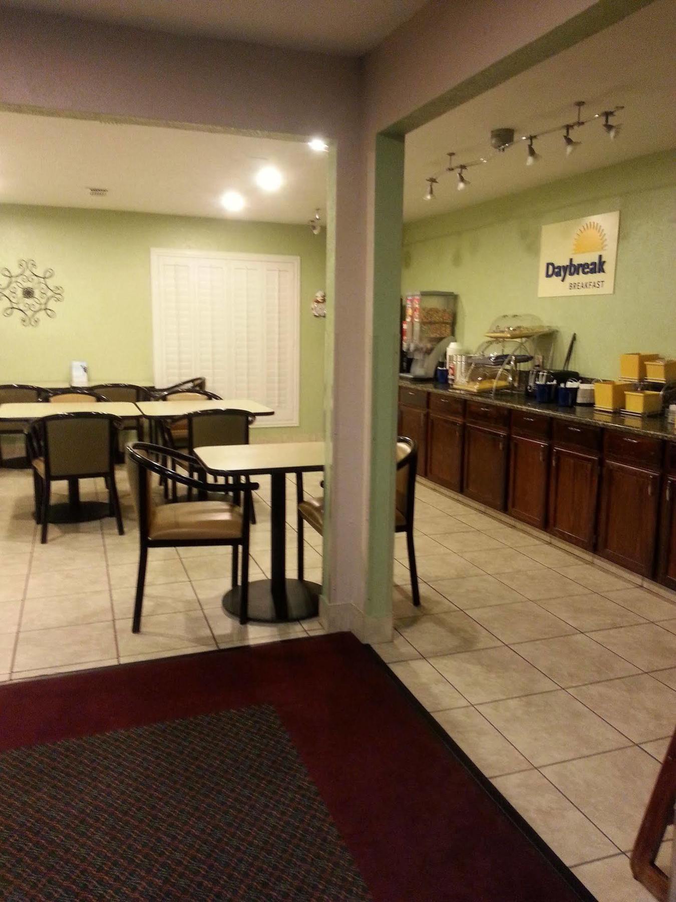 Days Inn By Wyndham Granbury Buitenkant foto
